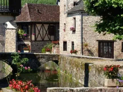 Journée conviviale et brocante au Pescher