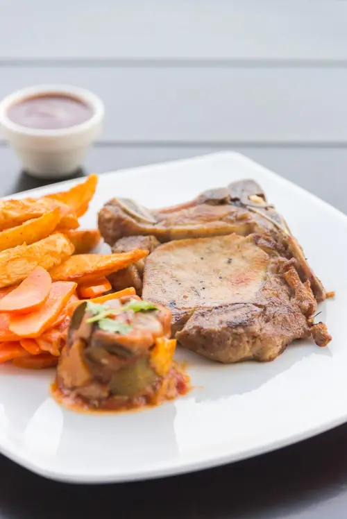 Repas autour du cochon par le Comité des fêtes et d'animations de Saint-Philippe-du-Seignal