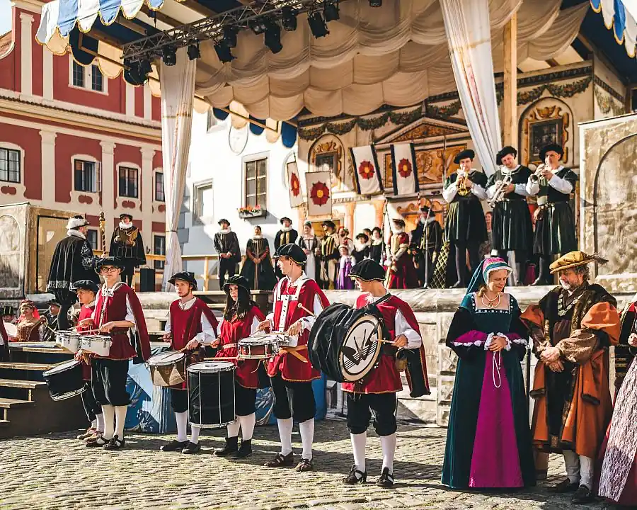 Slavnosti pětilisté růže (Fête de la Rose à cinq pétales)